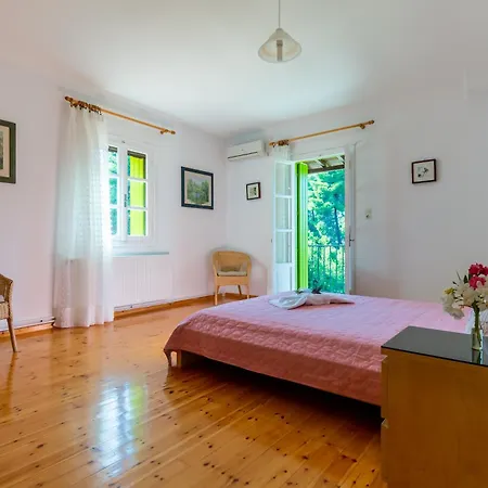 Villa Avgeri *